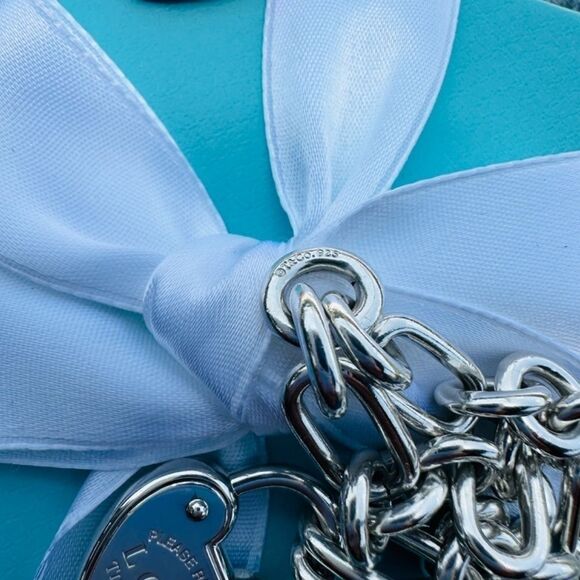 7.5" Tiffany & Co Heart Love Lock Bracelet in Silver - Picture 7 of 8